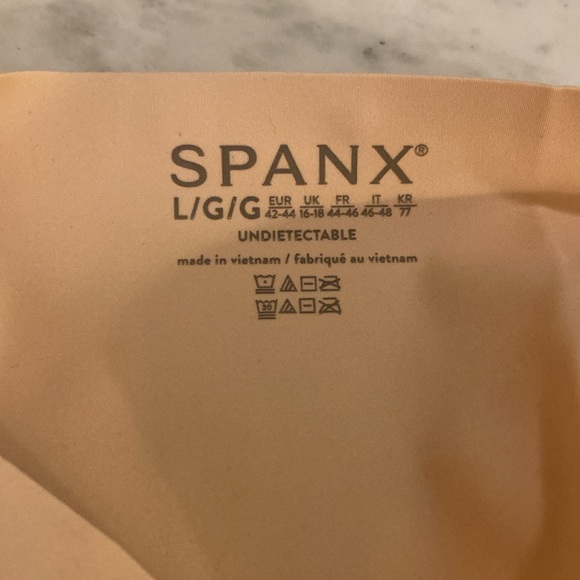 Spanx Undie-Tectable Nude Shaping Thong Underwear size Large NWT - Picture 7 of 8